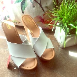 Brand new size 9 wedge